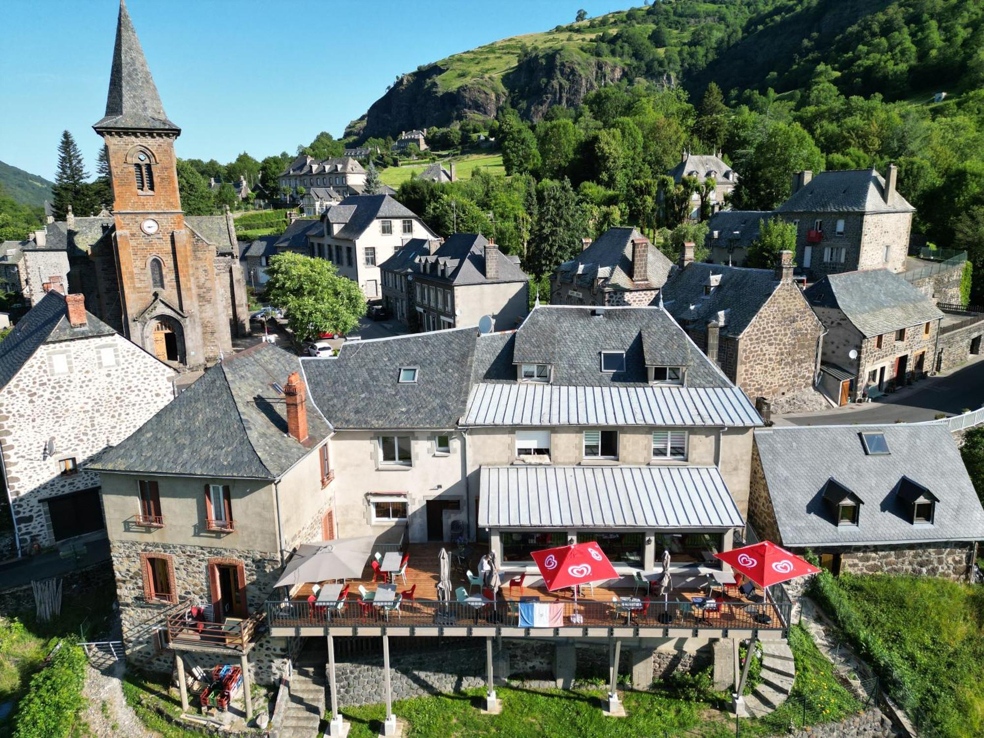 hotel restaurant des voyageurs Le Falgoux Extérieur photo