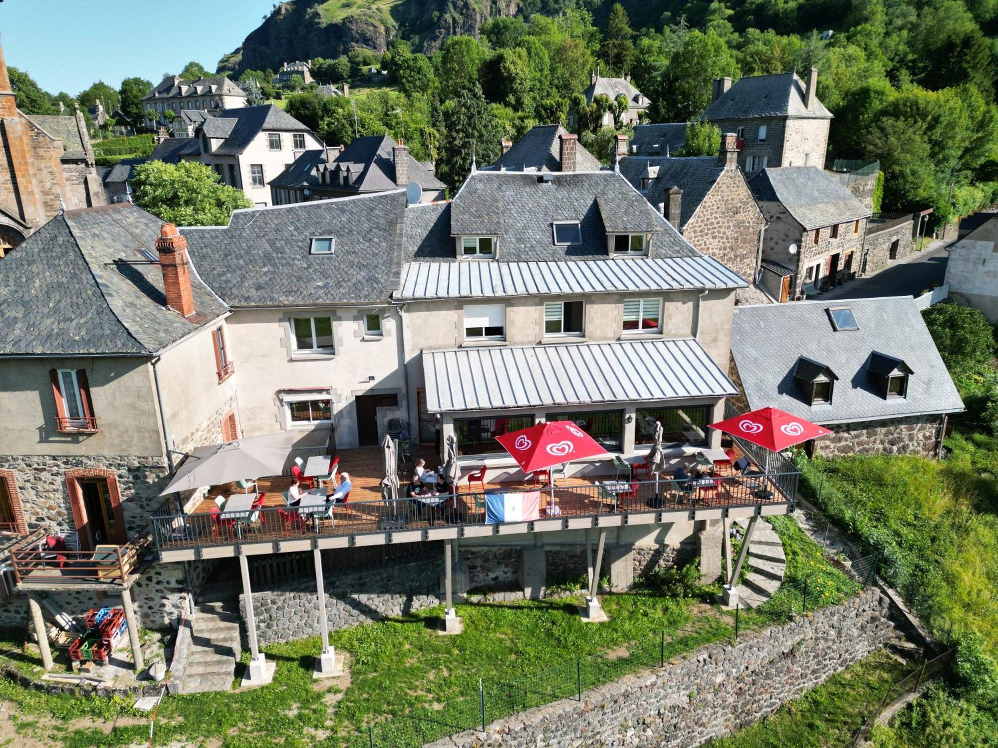 hotel restaurant des voyageurs Le Falgoux Extérieur photo