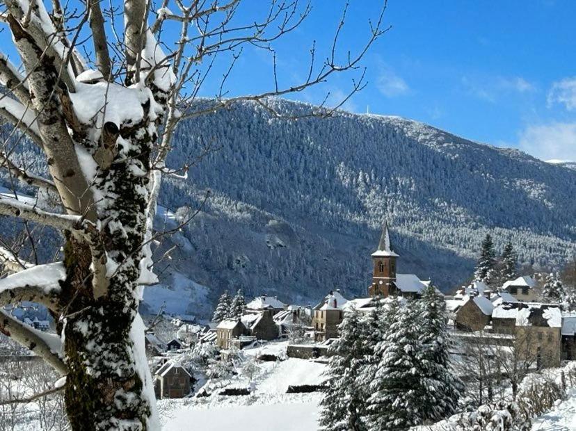 hotel restaurant des voyageurs Le Falgoux Extérieur photo
